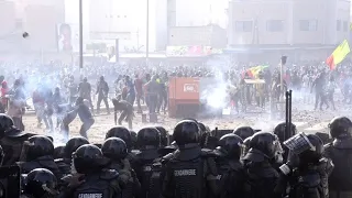 Sénégal : émeutes à Dakar, Ousmane Sonko toujours en garde à vue