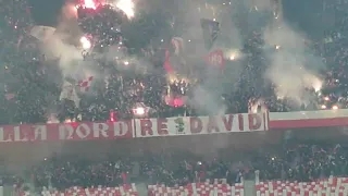 Bari inno cantato da 50.000 tifosi