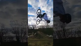 Meine Lieblings Tricks😍❤️‍🔥🤟 #shorts #mtb #backflip #mountainbike #downhill