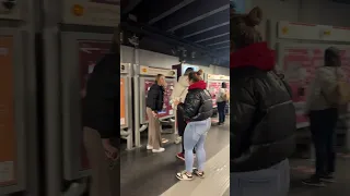 Проблемы в метро Рима, и даже помочь некому