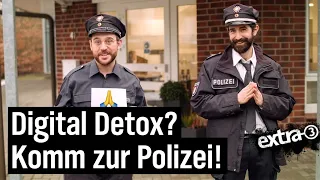 Mediensüchtig? Digitales Entschlacken bei der Polizei  | extra 3 | NDR