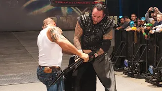 Batista unleashes brutal chair attack on The Undertaker: SmackDown, Dec. 4, 2009