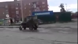 Тракторист мочит смешное видео  Смотреть всем ! Прикол смех юмор ржака