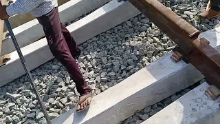 Correct sleeper spacing & squaring TRACK LINKING of BROUD GAUGE