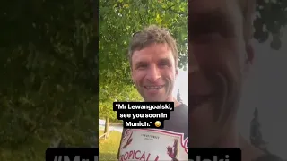 Thomas Muller teasing Lewandowski😂