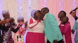 LOISE MWANGI'S MUM AND DAD ROMANTIC MOMENT AT UTUGI NA THA LAUNCH!! NA NIMA WENDO NI WENDO🔥🔥