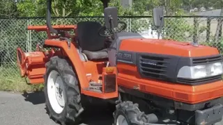 Легендарный японский трактор Kubota GL221 в пути.