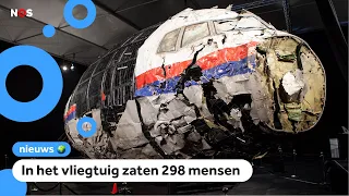 Rechters bekijken wrakstukken van vliegtuig MH17