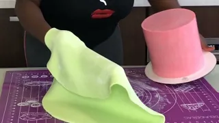 HOW TO COVER A FONDANT CAKE FOR BEGINNERS WITHOUT CRACKS OR TEARS