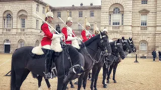 Watch King's Guard dismount from Horse