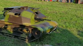 Czołg TKS strzela do widzów / TKS tank shoots at viewers - reconstruction group