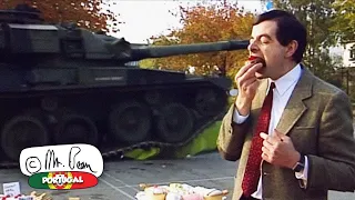 Mr Bean contra um tanque! | Clipes engraçados do Sr. Bean | Mr Bean Portugal