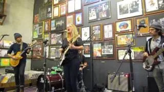 Lissie "Sleepwalking" Live at Twist & Shout 12/2/13