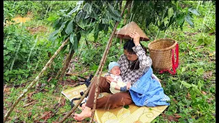17-year-old single mother: Encountered heavy rain in the forest, mother and child were soaked