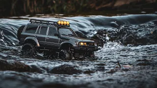 TOYOTA LAND CRUISER LC80 FMS FCX18 1/18 SCALE UNBOXING & VALLEY ADVENTURE