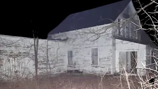 URBEXING this CREEPY abandoned house in the middle of nowhere