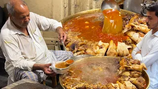 Lahore 60 Year Old Man Selling Siri Paya | Lahori Breakfast | Tara Bong Siri Paya | Street Food