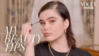 Le tuto de Barbie Ferreira, star d’Euphoria, pour un eyeliner coloré | My Beauty Tips | Vogue Paris