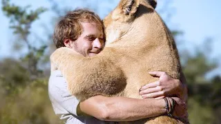 15 Most Heartwarming Animal Reunions with Owners