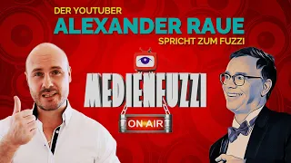 Der Youtuber Alexander Raue spricht zum Fuzzi