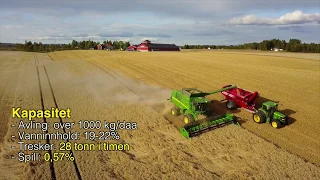 John Deere T560i tresker i aksjon