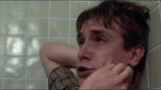 Умер в собственной ванне - Пункт назначения (2000) | Момент из фильма