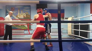 боксерский поединок на соревнованиях в марте 2020 года в боксерском клубе Боевые перчатки