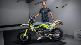 DAS NEUE DEKOR FÜR DIE 701 SUPERMOTO IST ZU HEFTIG!!