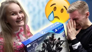 ПОДАРИЛА БРАТУ PS4! ЭТО ПРАНК!? ОН ПЛАЧЕТ! КРУТАЯ РЕАКЦИЯ НА ДОРОГОЙ ПОДАРОК МЕЧТЫ PlayStation 4