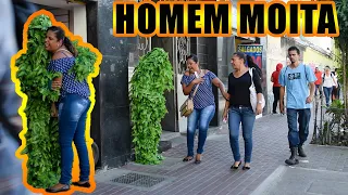 PEGADINHA HOMEM MOITA - ASSUSTANDO PESSOAS - Bushman Prank