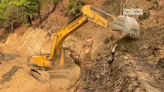 Discover How an Excavator Operator Tackles Road Building on a Hazardous Hill |Excavator Videos