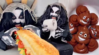 Monster Eats Giant Sandwich and Poops! 👻💩