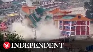 Moment hotel swept away during heavy flooding in Pakistan