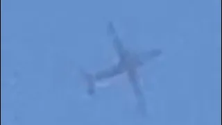 AMAZING SOUND! Antonov 12 flys over