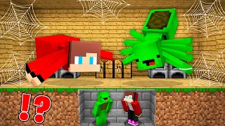 JJ and Mikey HIDE From JJ and Mikey SPIDERS MUTANTS in Minecraft Challenge Maizen Security House