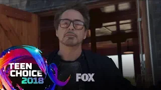 Панда вручает награду Роберту Дауни-младшему | Teen Choice Awards 2018