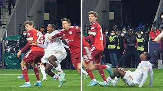 Thomas Müller sneaky foul against Salzburg but the Ref sees him