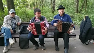 Измайловский пятачок, Гармонисты Павел Бузин и Василий Александрович Юрьев