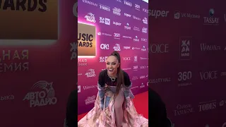 Мари Краймбрери в платье в стиле пэчворк на премии Жара Music Awards 2023