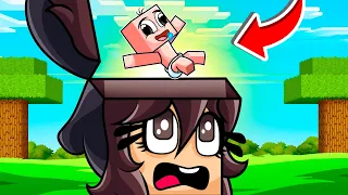 BEBE NOOB Entra DENTRO de su MEJOR AMIGA 😱 ¿QUE HAY DENTRO DE BEBE NOOBSI? en MINECRAFT