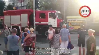 ЧП в Киеве пожар жилого дома на Щербаковского 63 02.08.2018 выгорели несколько квартир... Видео Саша