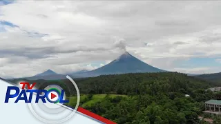 Mga nagkakasakit sa Mayon evacuation center binabantayan | TV Patrol
