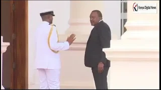 VIDEO:SEE PRESIDENT UHURU'S DRAMA WITH HIS AIDE DE CAMP AT STATE HOUSE!!
