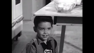 Dennis Fixes The Table | Dennis The Menace