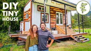 Living in a Compact 200 ft² Tiny House with Stunning Exterior & Interior Design