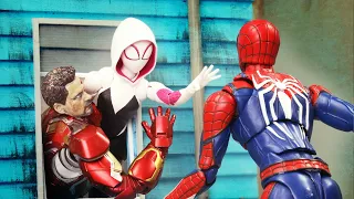 Spider-man and Gwen Stacy Get in Trouble with Zombie Avengers | Figure Stop Motion