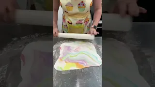 RAINBOW MARBLE FONDANT TUTORIAL using @Pettinice