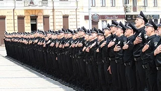 2000 нових патрульних склали присягу на вірність Україні
