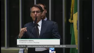 Bolsonaro intimida deputada e gera tumulto em comissão sobre violência contra mulher