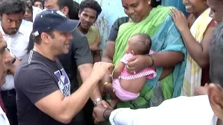 Salman Khan's Adorable Reaction When He Met A Slum Kid